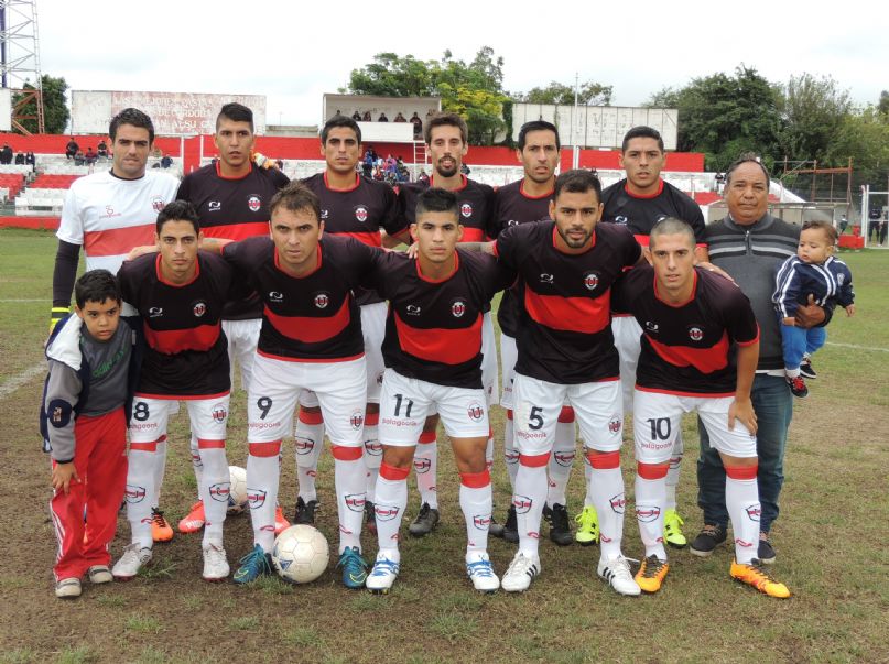 Primer equipo de Universitario (foto: gentileza http://clubuniversitariocba.com)